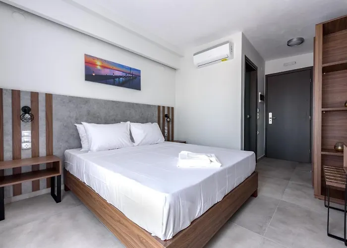 Asteras מלון דירות 4*